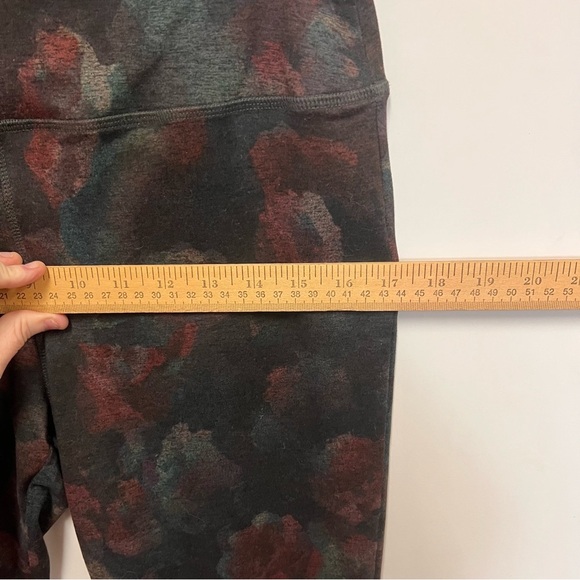 Soft Surroundings Women's Abstract Pants Star Slim Ankle size small - Picture 9 of 10